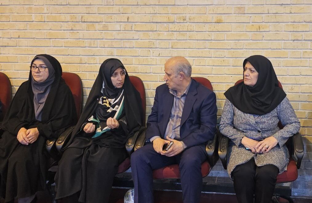 بهروزآذر: از زحمات دختران فوتسالیست با تمام وجود تقدیر می‌کنم!
