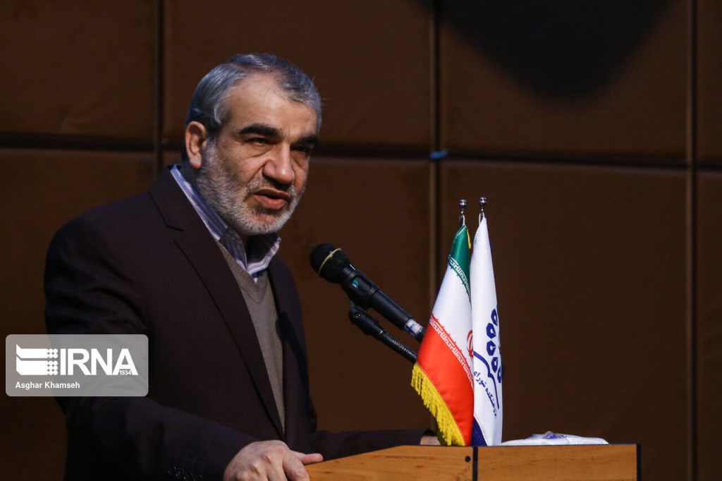 آزادی: کلید تحول و شکوفایی جامعه یا تهدیدی برای نظم و امنیت؟