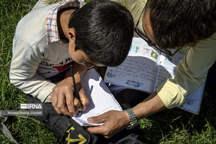 تحت حمایت ۸۸۰ هزار دانش‌آموز و دانشجو: نجات ۲ هزار دانش‌آموز بازمانده از تحصیل!