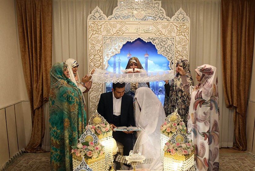عقد ازدواج ۱۰۰ زوج جوان در روز بزرگداشت میلاد حضرت معصومه (س)؛ یک رویداد تاریخی و شگفت‌انگیز!