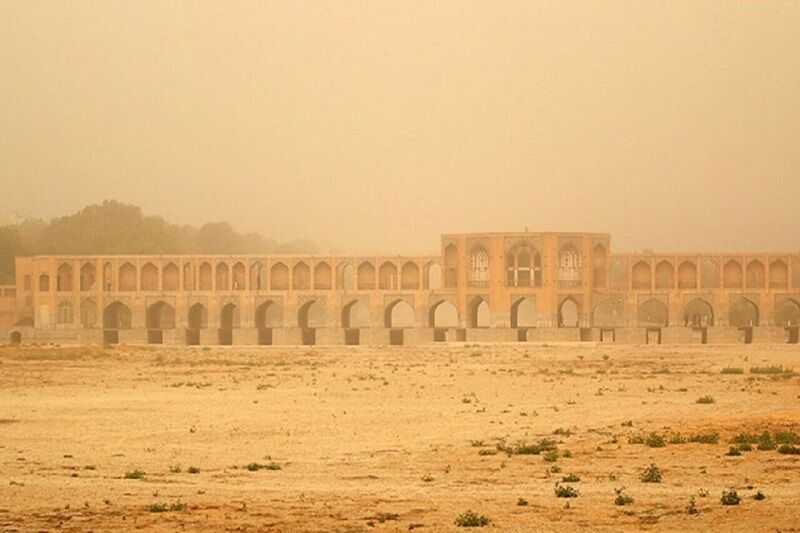 اصفهان در آستانه بحران: هوا در وضعیتی خطرناک قرار دارد!