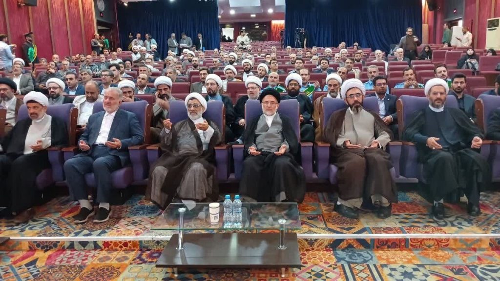 «بقاع متبرکه؛ از مکان‌های عبادی به پناهگاه فرهنگی و اجتماعی نسل جوان!»