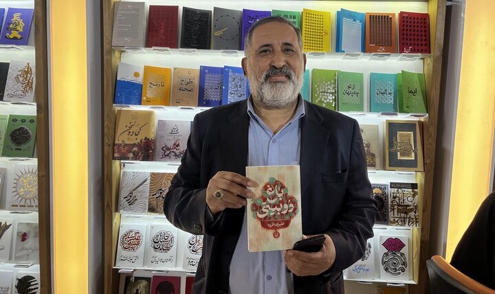 «علیرضا قزوه در نمایشگاه: انتشار جنجالی کتاب «انگیزه ترامپ‌کشی» به زمان خود رسیده است!»