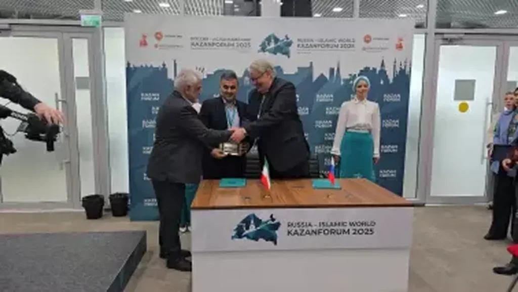 امضای یک تفاهم‌نامه همکاری بین دانشگاه آزاد اسلامی استان تهران و دانشگاه فدرال کازان روسیه: گام جدید در همکاری‌های بین‌المللی یا تهدیدی برای برنامه‌های داخلی؟