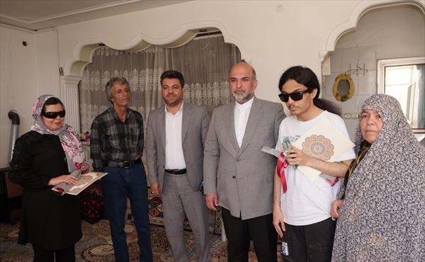 ملاقات جنجالی کاندیدای مدیرعاملی صندوق اعتباری هنر با دو هنرمند نابینا در قائنات!