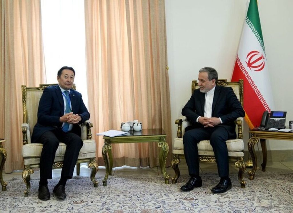 کاندیدای دبیرکلی کنفرانس سیکا: دیدار جنجالی با عراقچی!