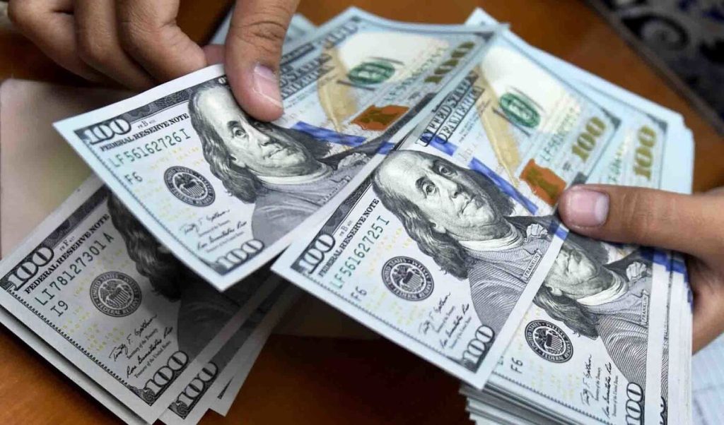 ادامه سیر نزولی نرخ ارز تجاری: اوج بحران یا فرصتی جدید؟