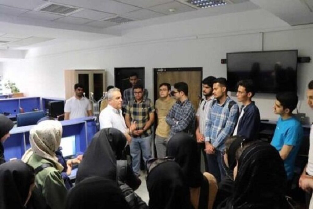بازدید جنجالی دانشجویان از پژوهشگاه ارتباطات و فناوری اطلاعات: کشفیات惊乳 معرفی آینده تکنولوژی!