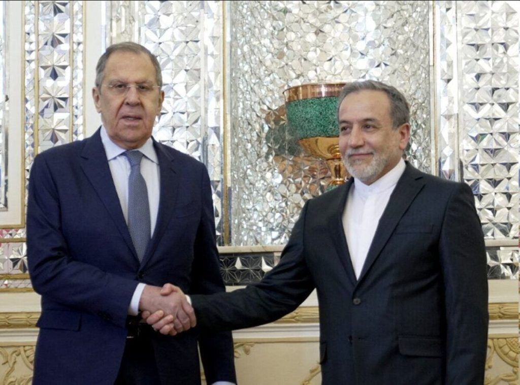 عراقچی با لاوروف: تقابل دیپلماتیک در سایه چالش‌های بین‌المللی