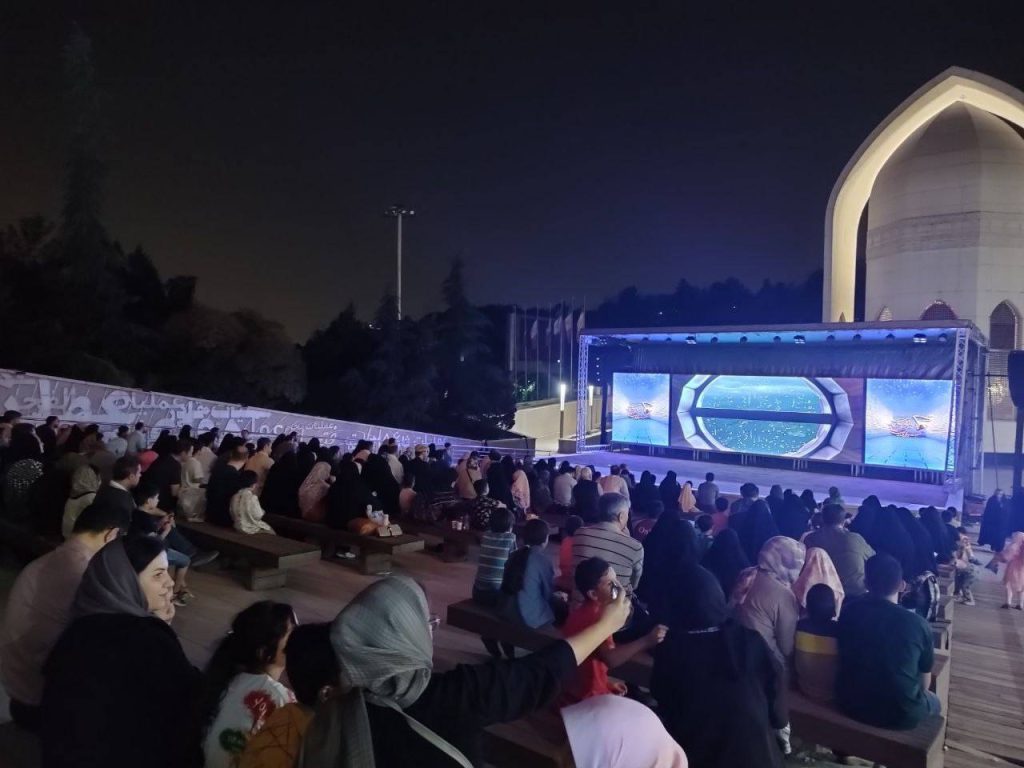 مردم با شور و شوق بی‌نظیر، پویانمایی‌ها را در فضای باز هجدهمین جشنواره بین‌المللی فیلم مقاومت جشن می‌گیرند!