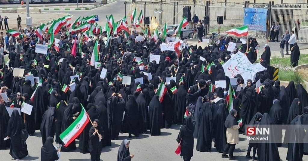 سلسله‌جنبانی پرشور دانشجویان به نطنز: تجمعی تماشایی برای حمایت قاطع از برنامه غنی‌سازی! + فیلم