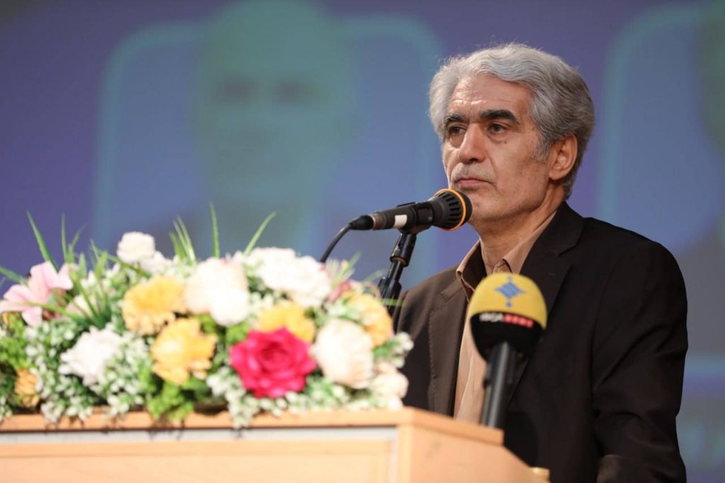 سرپرست دانشگاه امیرکبیر: نخبگان ایرانی باید به وطن بازگردند!