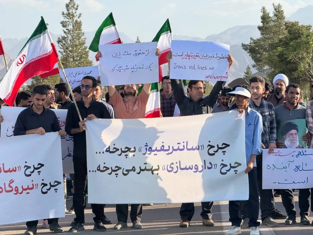 جوانان یزد به پا خاستند: حمایت قاطع از حق مسلم غنی‌سازی هسته‌ای ایران!