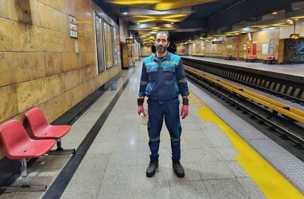پاکبان پاکدست کیف حاوی طلا را به صاحبش بازگرداند